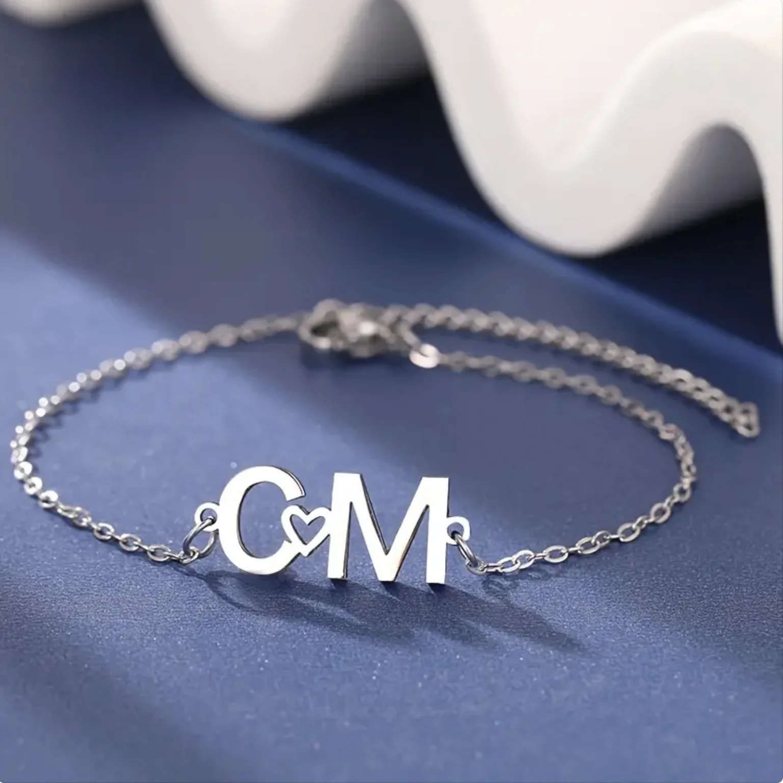 Personalized English Letters With Heart Design Custom Name Stainless Steel Chain Bracelet Personalized English Letters With Heart Design Custom Name Stainless Steel Chain Bracelet