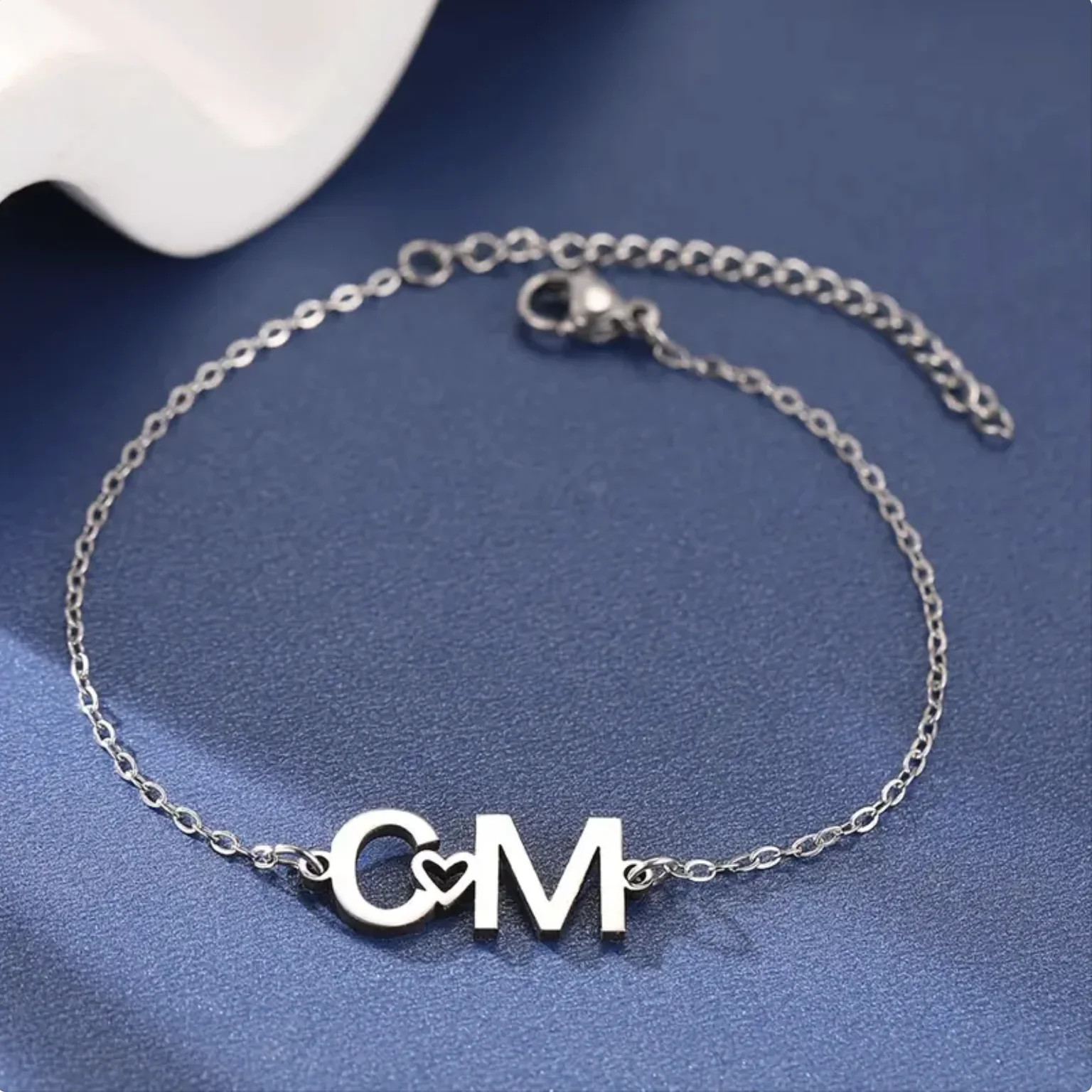 Personalized English Letters With Heart Design Custom Name Stainless Steel Chain Bracelet Personalized English Letters With Heart Design Custom Name Stainless Steel Chain Bracelet