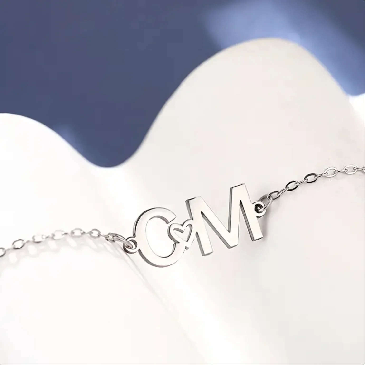 Personalized English Letters With Heart Design Custom Name Stainless Steel Chain Bracelet Personalized English Letters With Heart Design Custom Name Stainless Steel Chain Bracelet