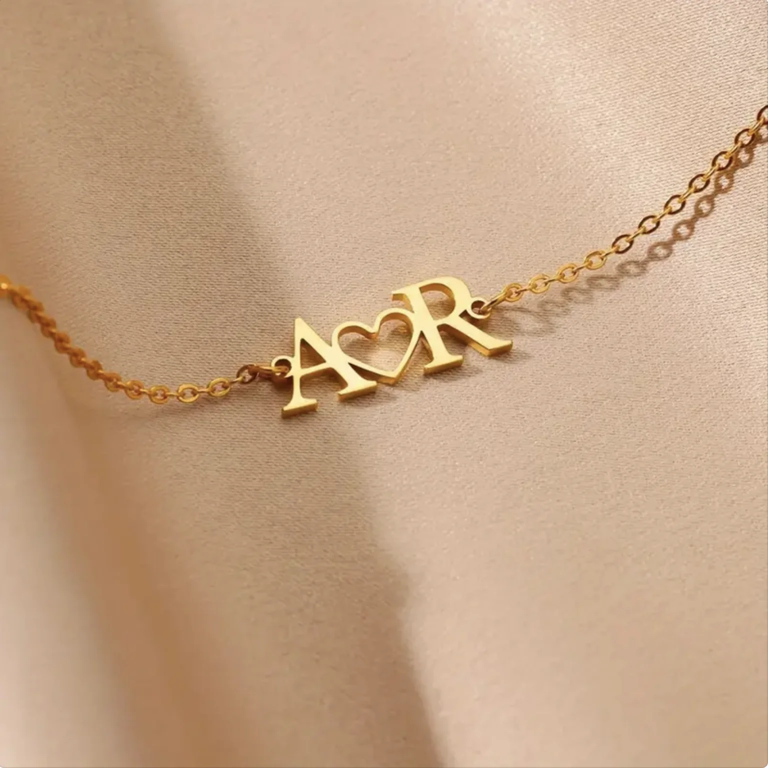 Personalized English Letters With Heart Design Custom Name Stainless Steel Chain Bracelet Personalized English Letters With Heart Design Custom Name Stainless Steel Chain Bracelet